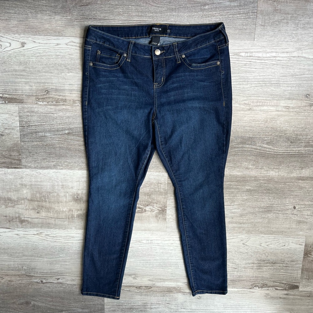 Torrid Dark Blue Skinny Cigarette Denim Jeans Women’s size 14S Short stretch